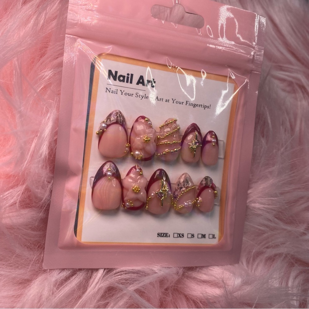 Art Gallerias Press on Salon quality Nails - Picture 3 of 12